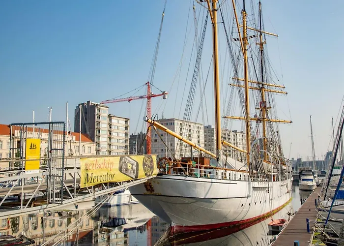 דירה In Near The *